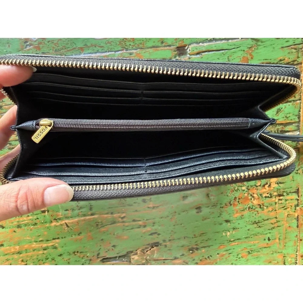 FOSSIL Clutch Wallet Black Zip Around Leather Organizer Gold Logo‎ Wristlet